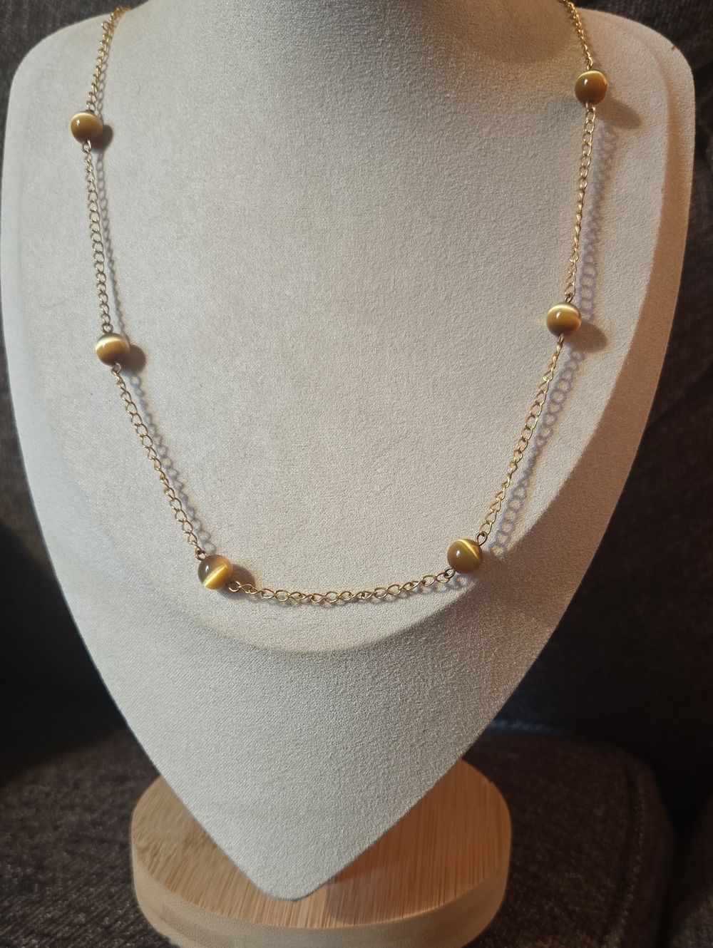 Vintage Gold Tone Brown Cat Eye Necklace 💫